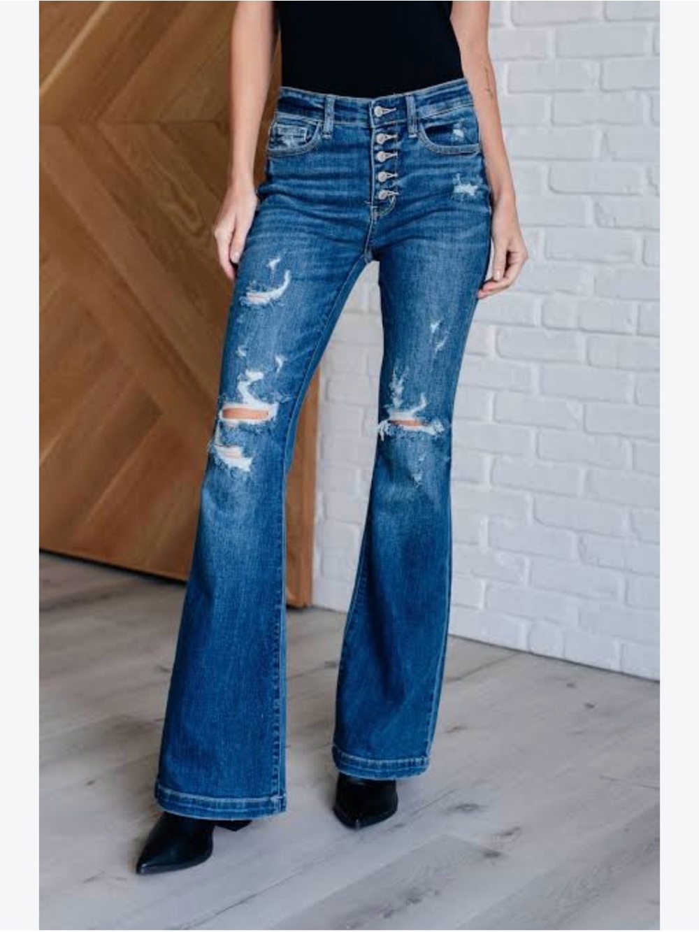 NEW Judy Blue Gabriella Mid Rise Flare Leg Jeans Stretch Size 5/27 Distressed